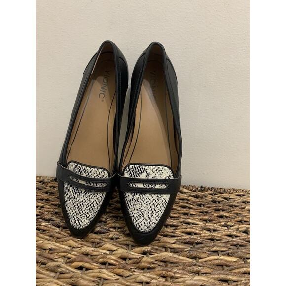 Women's Vionic Savannah Penny Loafer White/Black Snake Print Leather 9 - Picture 1 of 6